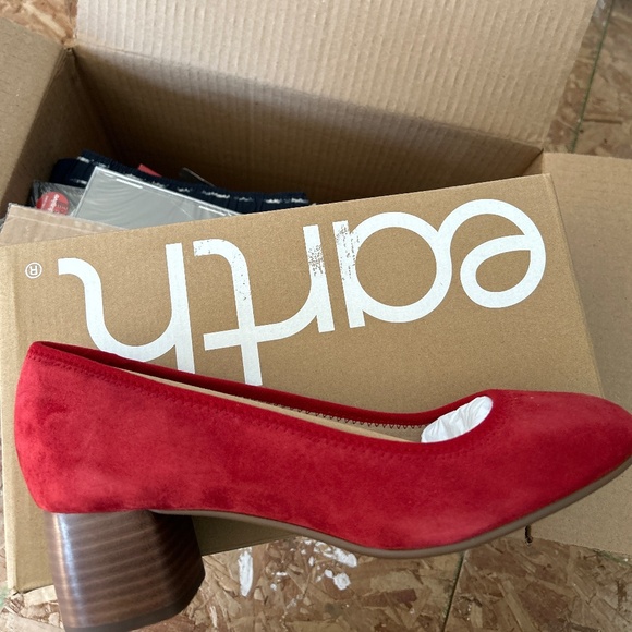 New!  Earth Rellia Slip-on Pointy Toe Dress Pumps - Picture 1 of 3